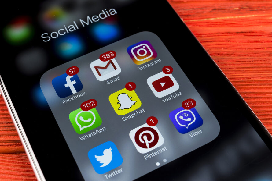 Aplicaciones móviles smartphone. Foto: Bigstock.