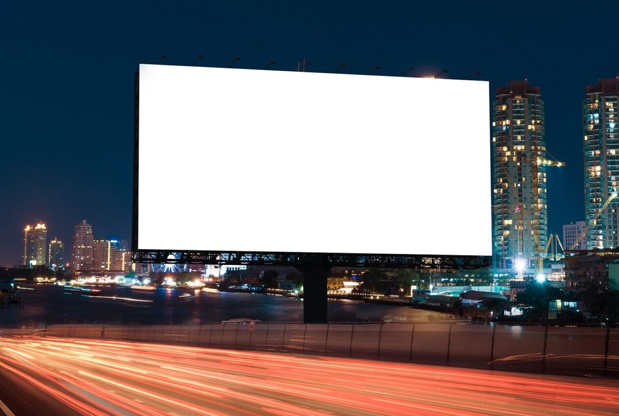 Billboard Outdoor Advertiding. Foto: Bigstock.