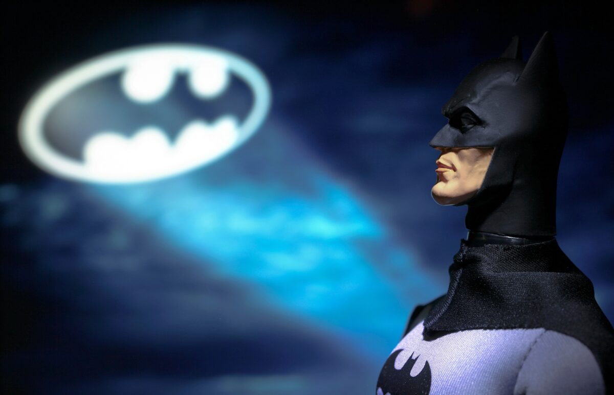 Batman y su batiseñal. Foto: Bigstock.