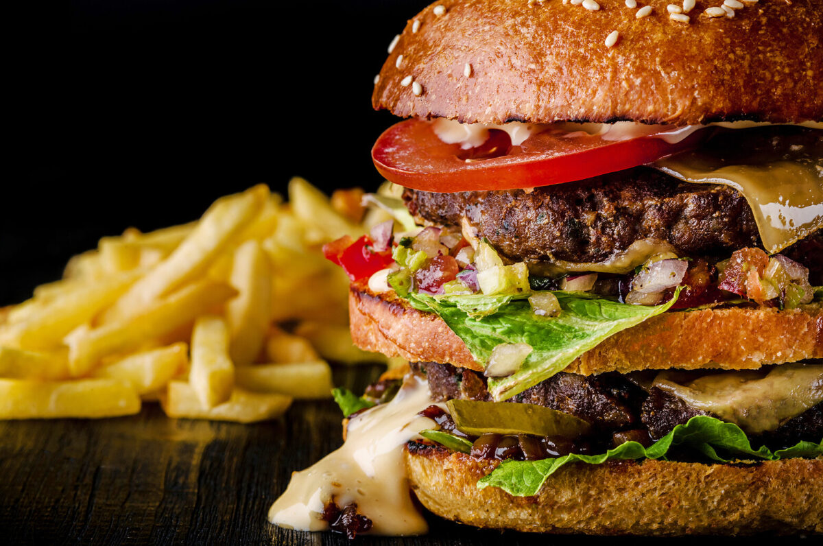 Burger King Noches BK promoción hamburguesas 10 pesos. Foto: Bigstock.