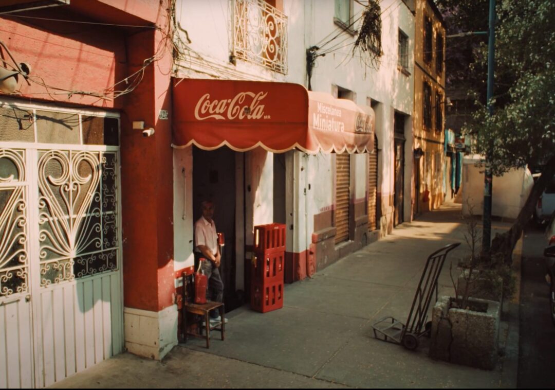 Coca-Cola Shades of Red campaña tienditas