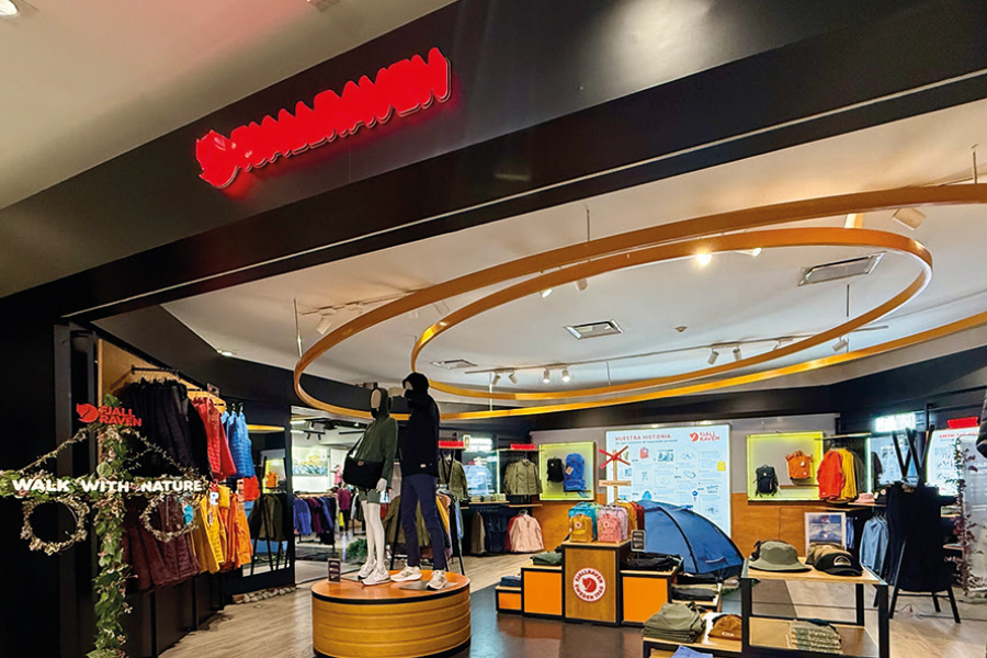 pop up store brand experience Fjallraven llego a México y lo hizo creando una tienda Pop Up en El Palacio de Hierro Santa Fe, espacio que permitió conocer esta gran marca sueca especializada en equipamiento para actividades al aire libre,