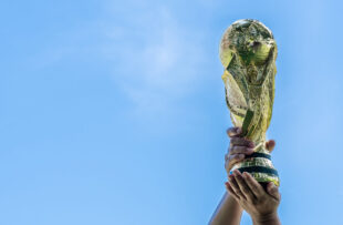 Trump recibe trofeo de la copa del mundo y boleto para la final