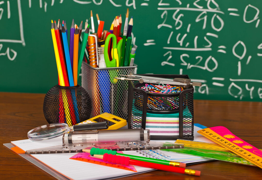 Útiles escolares para el Back to School. Foto: Bigstock.
