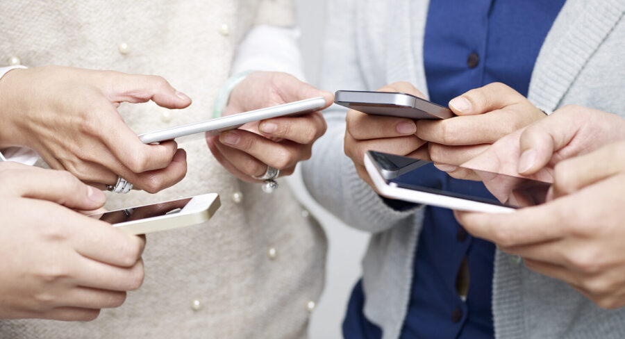 El 19 de septiembre, en punto de las 12 horas, será el Simulacro Nacional 2025. Te decimos cómo activar el Sistema de Alertamiento Masivo en tu celular. Foto: Bigstock