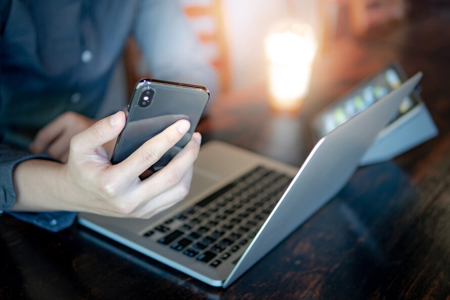 Si tienes cuenta en Banco Azteca también tienes que dijar tu MTU en transferencias. Foto: Bigstock