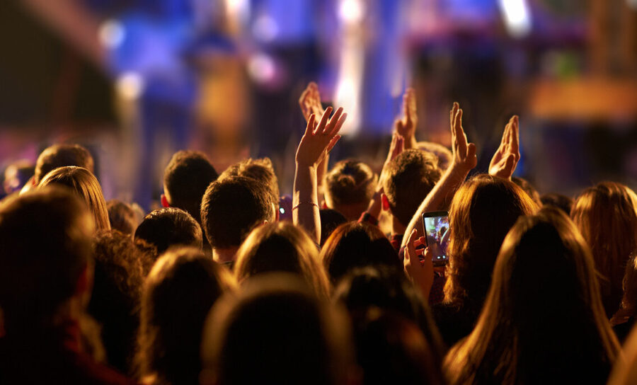 Amazon transmitirá un nuevo concierto, sin costo. Conoce la fecha, horario, artistas invitados y cómo verlo en vivo. Foto: Bigstock