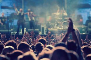 Más del 40% de los mexicanos planea ir a un evento musical en sus viajes. Foto: Bigstock