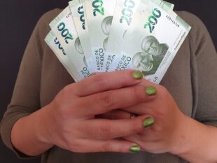 Pensión Bienestar 2026. Foto: Bigstock