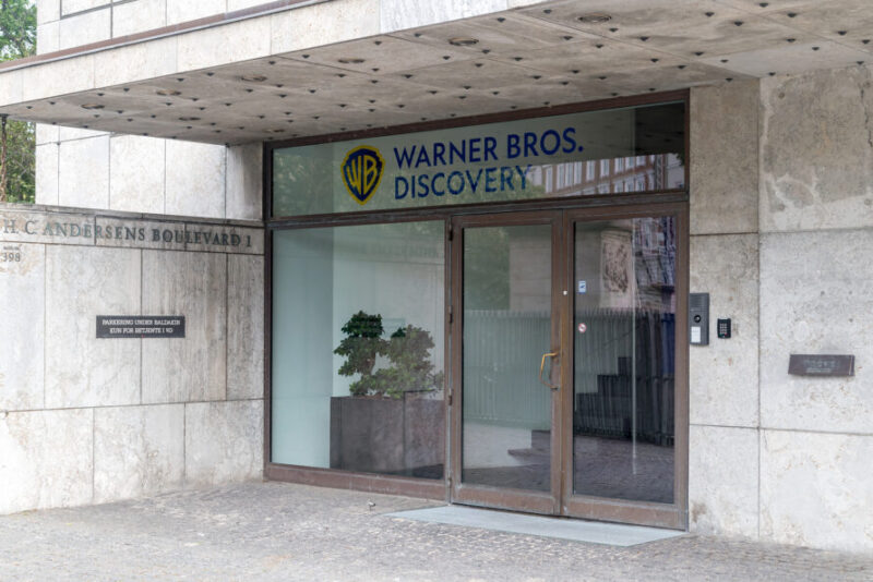 Warner analiza seriamente su venta, por lo que empresas como Netflix y Comcast ya lanzaron ofertas de compra. Foto: Bigstock