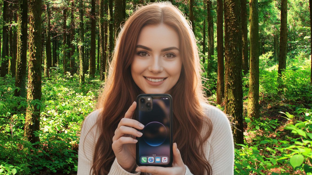 iPhone 12 Mini. Imagen Gemini IA, Canva