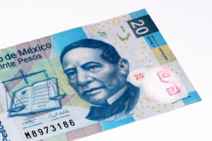 El billete de 20 pesos con imagen de Benito Juárez dejará de circular y te decimos la razón. Foto: Bigstock