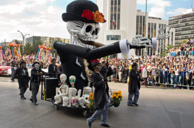 Conoce qué artistas ofrecerán conciertos gratis en el Desfile de Día de Muertos 2025 en la CDMX. Foto: Bigstock