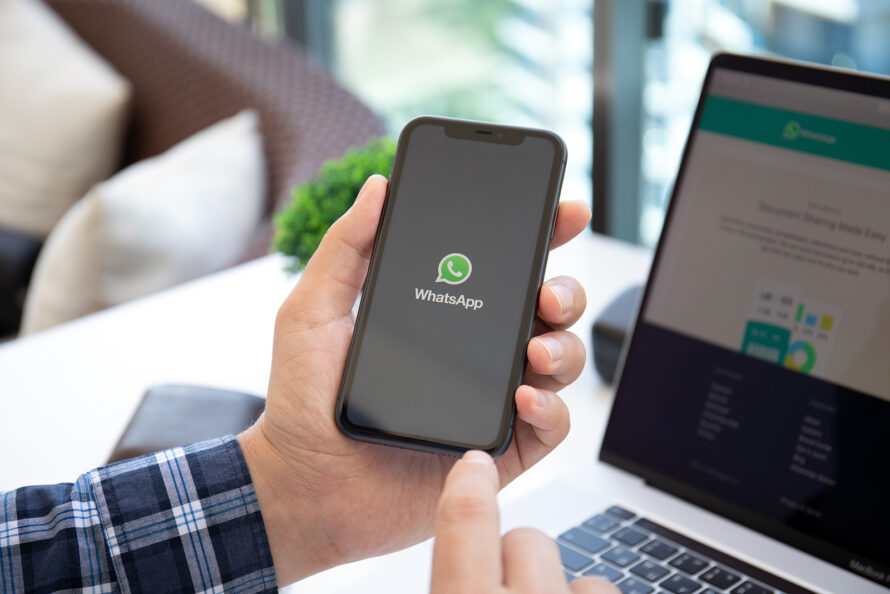 Ya está el diseño Liquid Glass en WhatsApp. Conoce cómo activarlo en tu celular. Foto: Bigstock