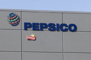 PepsiCo renueva su imagen con nuevo logo que incluye sus categorías de bebidas y alimentos. Te contamos los motivos del cambio de identidad de marca. Foto: Bigstock
