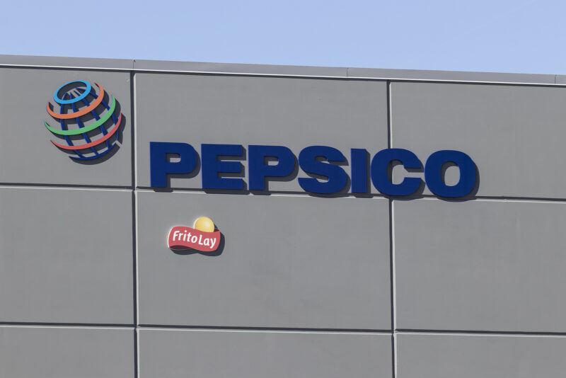 PepsiCo renueva su imagen con nuevo logo que incluye sus categorías de bebidas y alimentos. Te contamos los motivos del cambio de identidad de marca. Foto: Bigstock