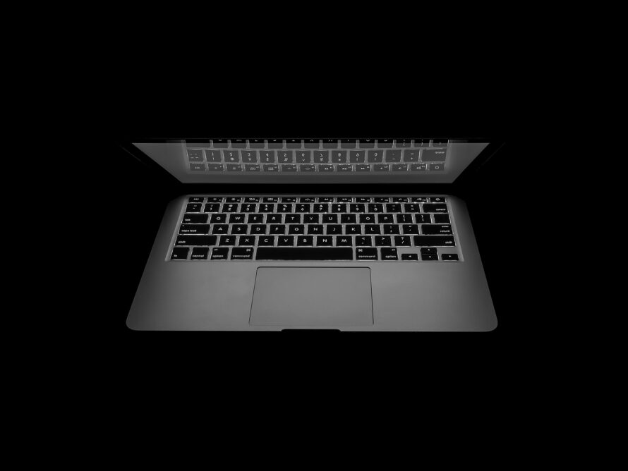 La nueva MacBook Pro con chip 5 estará muy pronto en México. Foto: Bigstock