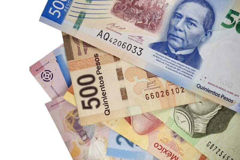 Aumento al salario mínimo 2026 en México. Foto: Bigstock