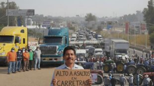 Bloqueos carreteros en México. Imagen Gemini IA