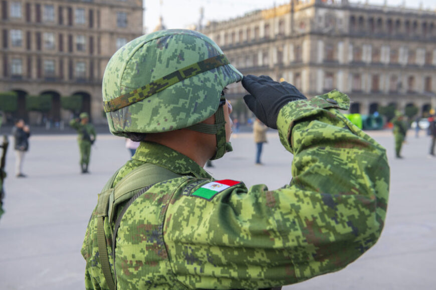 Desfile cívico-militar del 20 de noviembre, Día de la Revolución Mexicana. Foto: Bigstock