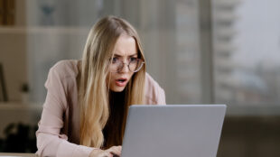 Cloudflare sufre caída global y afecta a X, ChatGPT, League of Legends y más sitios web. Te decimos la razón. Foto: Bigstock