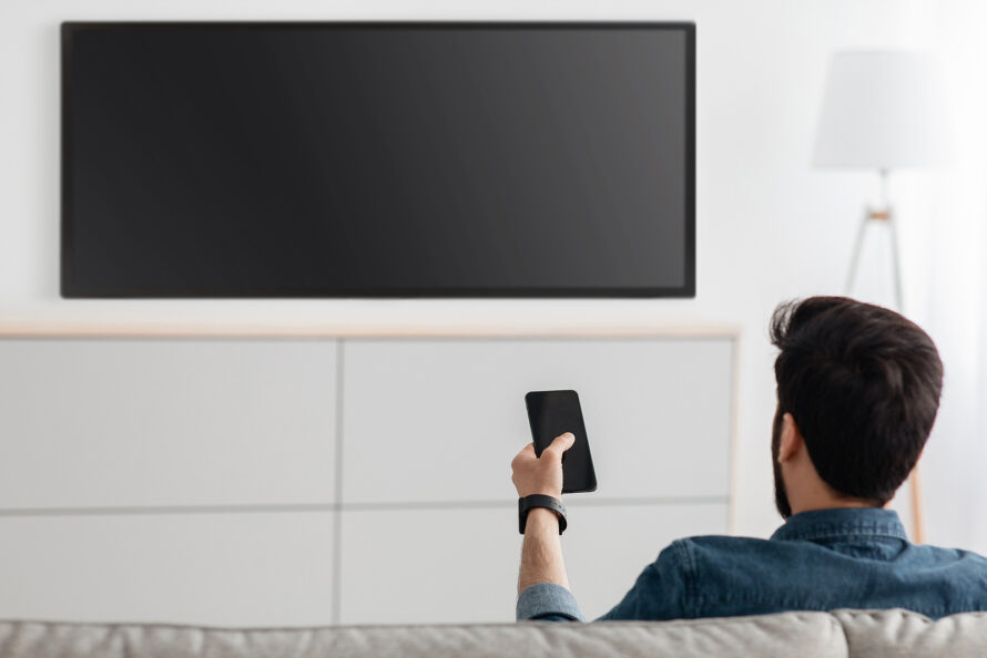 Black Friday 2025 en Liverpool. Descuentos en pantallas y celulares. Foto: Bigstock