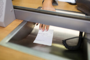 Conoce si los bancos en México darán servicio el 24 y 25 de diciembre de 2025. Foto: Bigstock