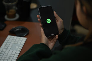 Spotify Wrapped 2025. How to know it. Foto: Bigstock