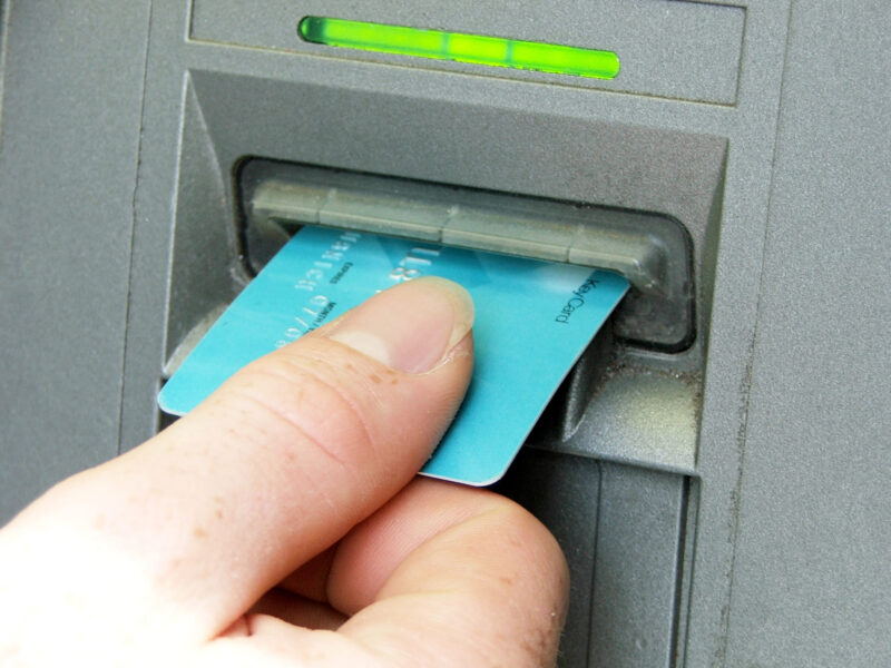 Banco que sí abre el 12 de diciembre en México. Foto: Bigstock
