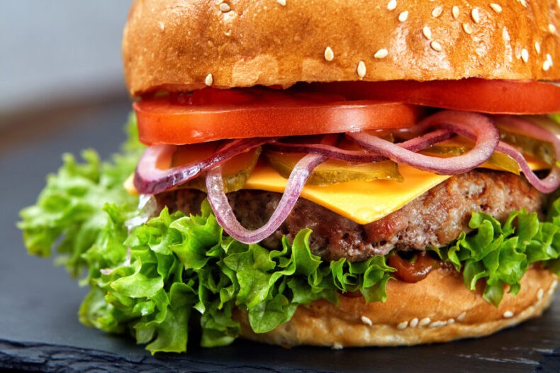 Carl's Jr. regalará hamburguesas antes de Navidad. Entérate cuándo y cómo conseguir la tuya. Foto: Bigstock