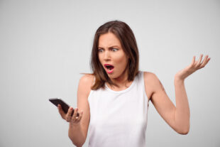 Registro de celular 2026. Foto: Bigstock