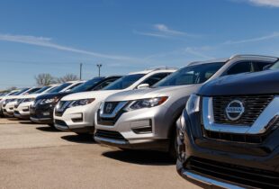 BYD, Geely y VinFast buscan quedarse con planta de Nissan–Mercedes en Aguascalientes, México. Foto: Bigstock.