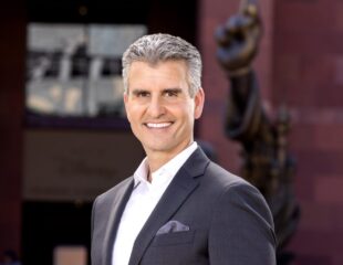 Disney nombra a Josh D'Amaro su nuevo CEO, como parte de un giro estratégico para la compañía. Foto: cortesía Disney.