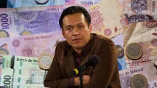 Max Arriaga Sueldo. Con imagen del Gobierno de México