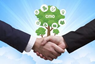 El CMO entre el CFO y el algoritmo. Foto: Bigstock.