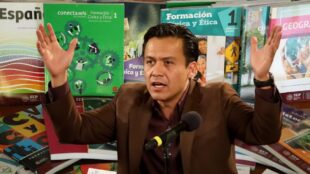 Quien es Max Arriaga Libros texto de la SEP. Con imágenes del Gobierno de México