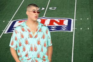 Bad Bunny presente en el Halftime Show del Super Bowl LX. Foto: Bigstock/Gemini
