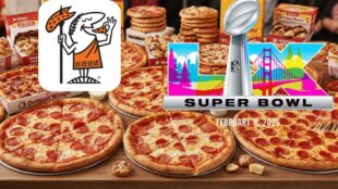 Little Caesars Super Bowl 2026 balones. Cortesía marca, Canva (1)
