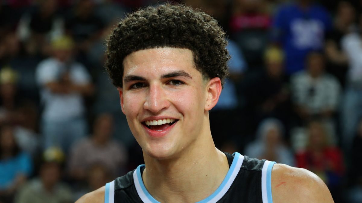 Karim López a la NBA. Imagen especial con IA