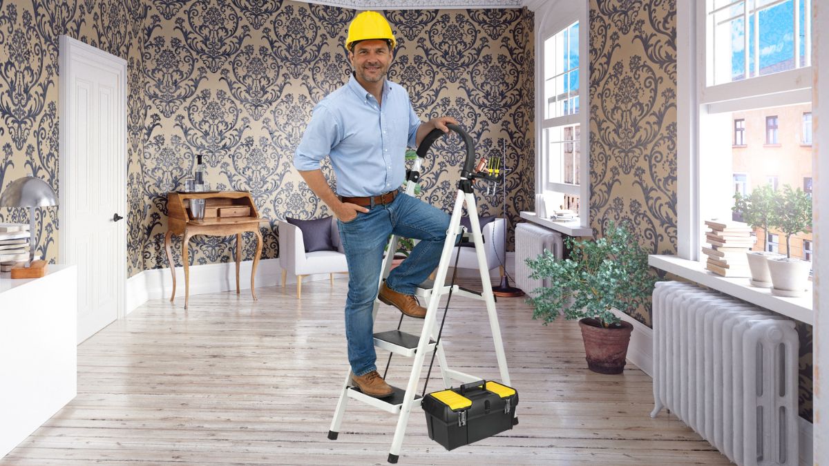 Bodega Aurrera remata escalera plegable 4 peldaños. Imagen Gemini IA, Canva
