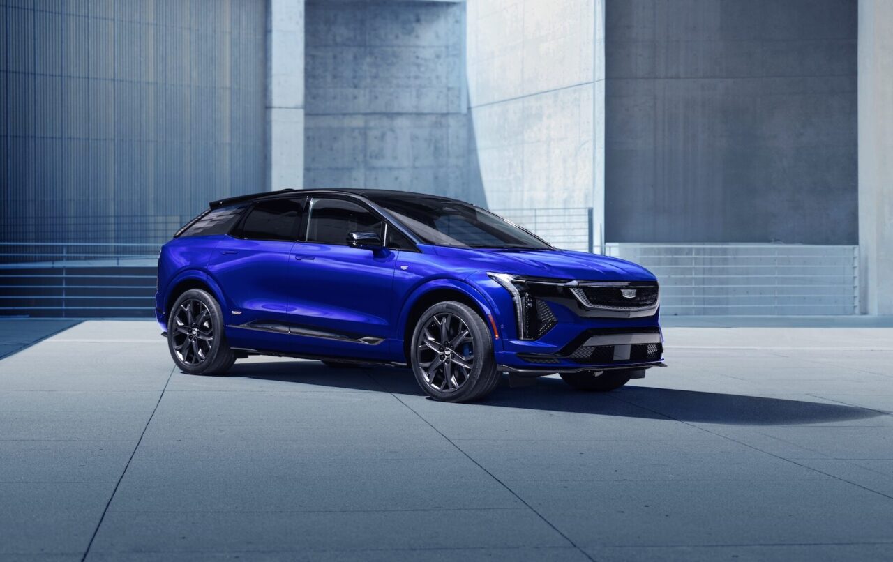 The 2026 Cadillac OPTIQ-V in Deep Ocean Tintcoat. Foto: Cortesía Cadillac.