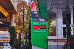 El precio de la gasolina sube. Foto: Alberto Sánchez / InformaBTL.