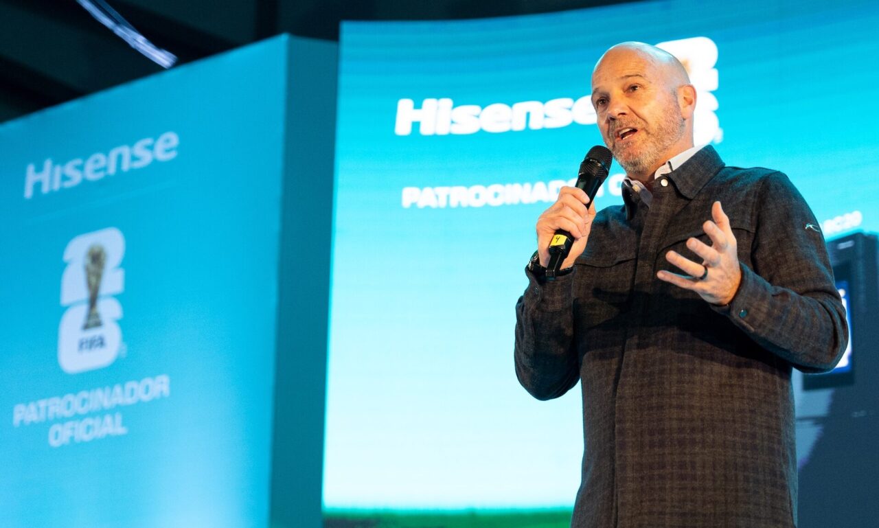 Luis GarcĆa en el evento de Hisense producido por Bungaloo Studio. Foto: CortesĆa Hisense.