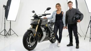 Motocicleta Dinamo. Imagen especial