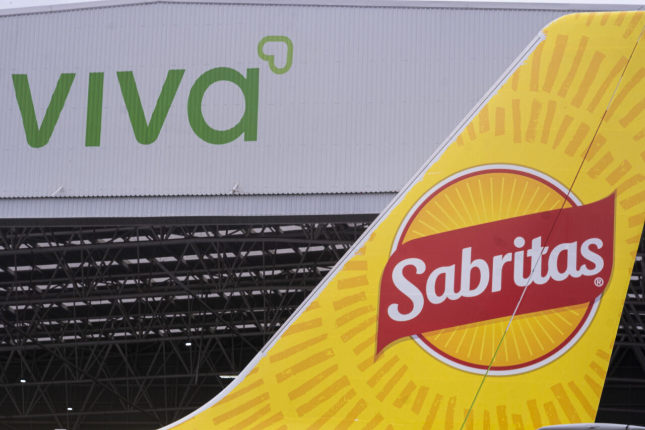 Sabritas y Viva llevan la pasión del futbol a las alturas con un avión temático. Foto: Cortesia Sabritas.