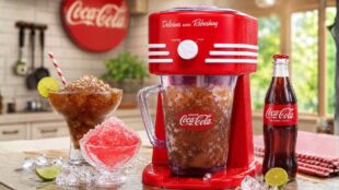 Máquina para bebidas congeladas Coca Cola. Imagen de la marca (1)