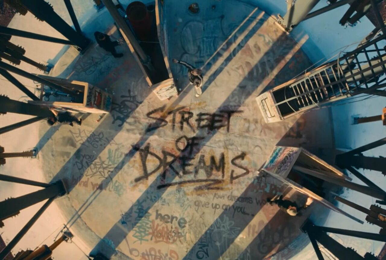 David Beckham participa en Street of Dreams, el cortometraje de Bank of America musicalizado con una nueva canción de U2. Foto: YouTube / Bank of America.